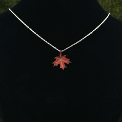 秋のメープル赤銅ペンダント 4枚目の画像