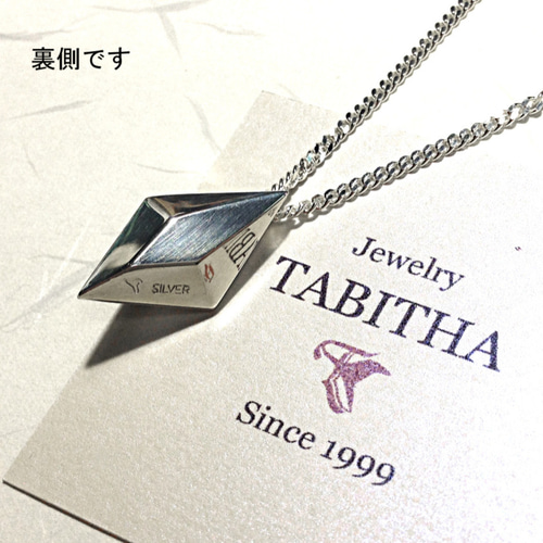 11面で構成されたひし形シェイプのシルバーネックレス/アルファベット