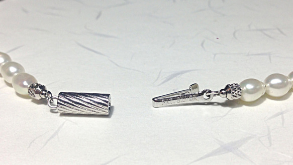 つや消しオニキスと淡水パールのチョーカー/オニキスのカットが魅力的な一点ものです 5枚目の画像