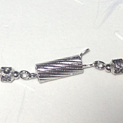 つや消しオニキスと淡水パールのチョーカー/オニキスのカットが魅力的な一点ものです 7枚目の画像