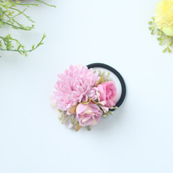 ピンクのヘアゴム　マム　ミニローズ　紫陽花　ヘアアクセサリー 2枚目の画像