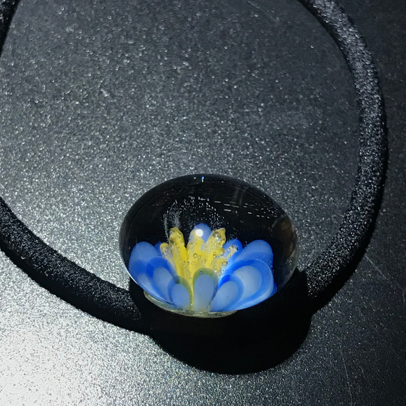 青いお花のヘアゴム 5枚目の画像