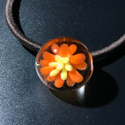 お花のヘアゴム　オレンジ 1枚目の画像