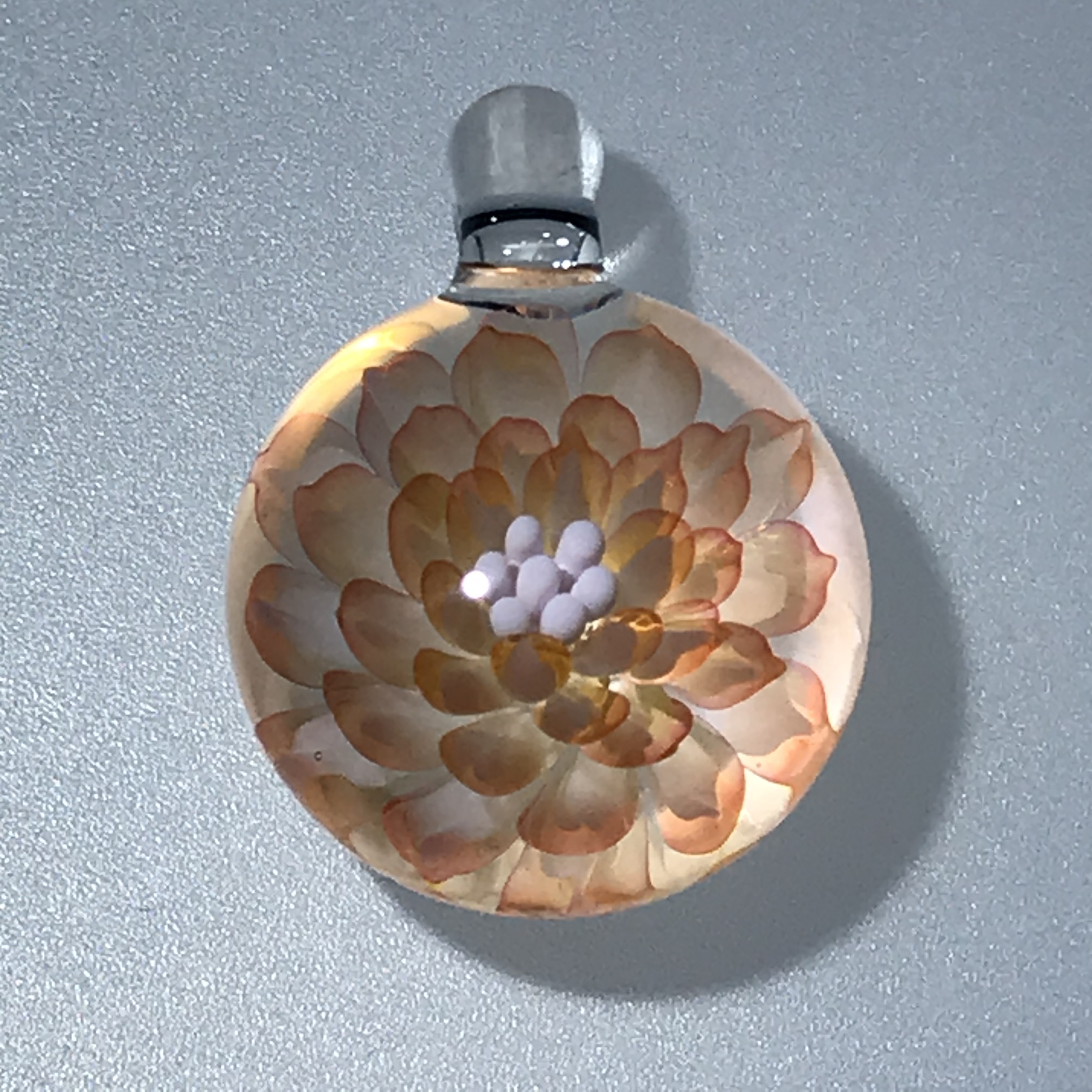 お花のペンダントトップ　オレンジ