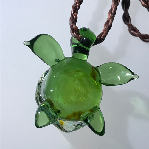 ハンドメイド ガラス細工 ネックレス ウミガメデザイン