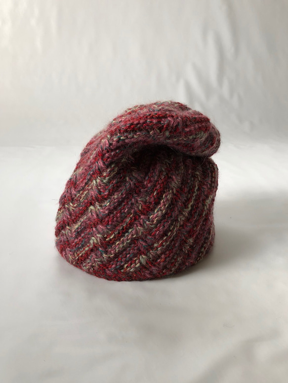 手編みニット帽☆斜め編み赤茶紫段染め ニット帽・ビーニー 小菊