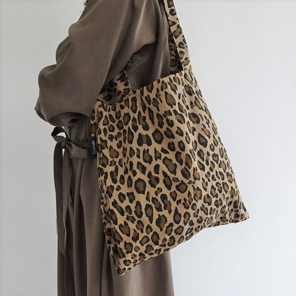 動物紋印花獨立手提袋（灰色、棕色） 第4張的照片