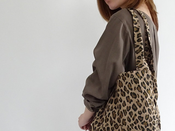 動物紋印花獨立手提袋（灰色、棕色） 第9張的照片