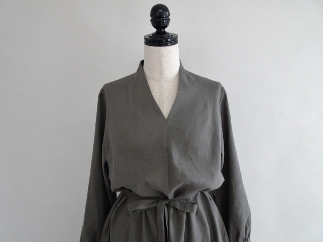 ガーゼタッチ柔らかロングワンピース〈カーキ〉