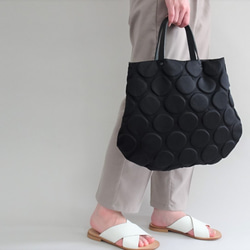 皮革手柄圓點圖案手提包（淺棕色手柄/黑色手柄） 第2張的照片