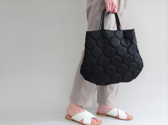 皮革手柄圓點圖案手提包（淺棕色手柄/黑色手柄） 第2張的照片