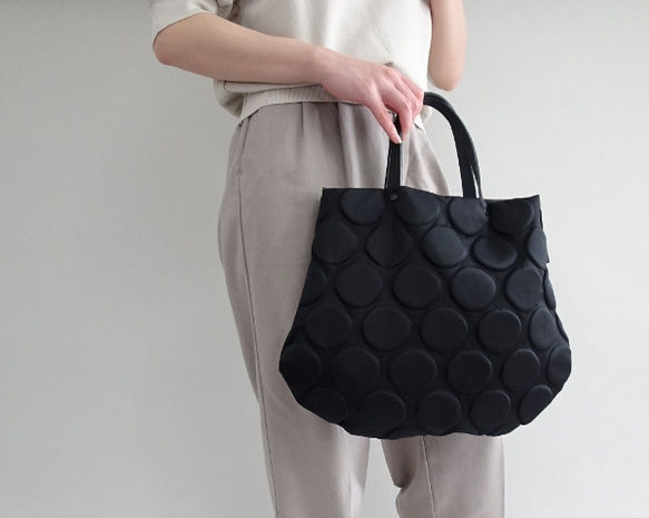 皮革手柄圓點圖案手提包（淺棕色手柄/黑色手柄） 第5張的照片