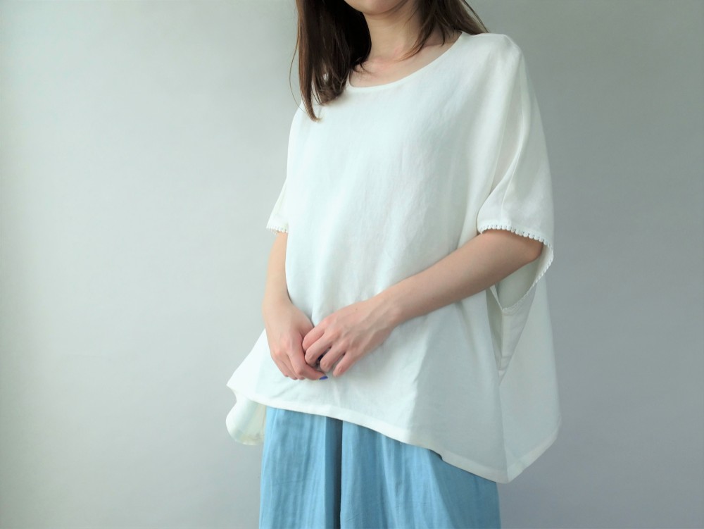 袖コンシャス　リネン/レーヨンケミカルレースプルオーバー