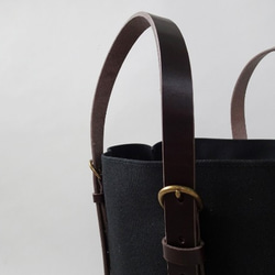 [限時特價] 皮革提手 2way 手提包 &lt;黑色 x 深棕色&gt; 第4張的照片