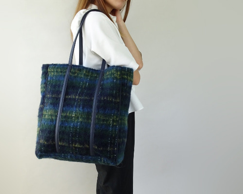 シャギーチェック起毛ウールトートバック＜ネイビー系＞ トートバッグ