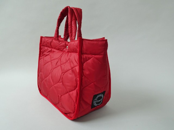 尼龍絎縫圓形手提包&lt;紅色&gt; 第7張的照片