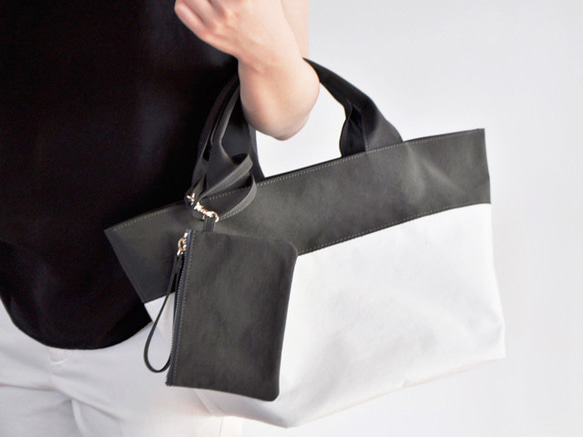 帶袋子的尼龍手提袋·鑰匙帶&lt;白色×灰色&gt; 第1張的照片
