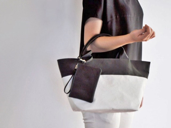 帶袋子的尼龍手提袋·鑰匙帶&lt;白色×灰色&gt; 第3張的照片