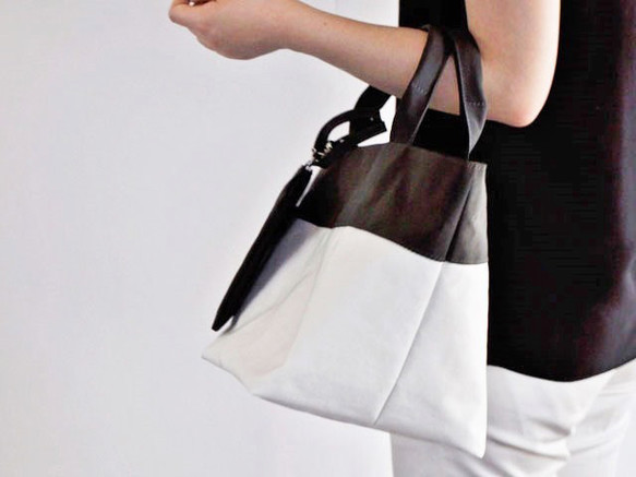 帶袋子的尼龍手提袋·鑰匙帶&lt;白色×灰色&gt; 第4張的照片
