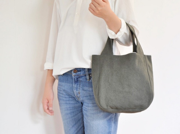 ウォッシュドキャンバスラウンドバッグ＜オリーブ＞ 3枚目の画像