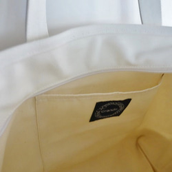 大容量帆布x PVC皮革單肩包手提包&lt;白色x銀色&gt; 第4張的照片