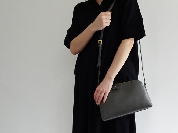 【A.P.C】レザー ハーフムーンショルダーバッグ　グレー 楽天市場】アーペーセー ショルダーバッグ ハーフムーン グレー