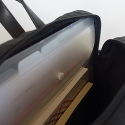 スクエア型リュック＜ブラック×ブラック＞ 5枚目の画像