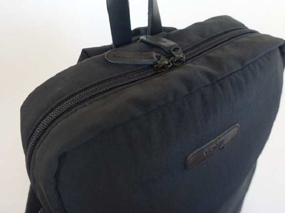 スクエア型リュック＜ブラック×ブラック＞ 7枚目の画像