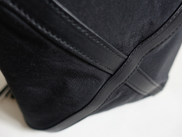 皮革 x Zack 流蘇交叉腰帶手提包 &lt;黑色&gt; 第4張的照片