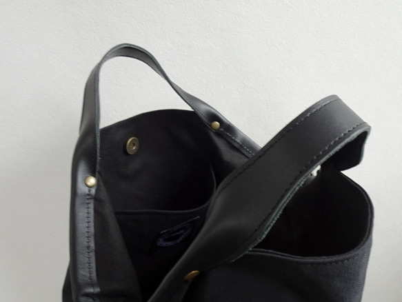 2way 皮革提手背帶手提包 &lt;黑色 x 黑色&gt; 第5張的照片