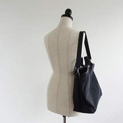 2way 皮革提手背帶手提包 &lt;黑色 x 黑色&gt; 第9張的照片