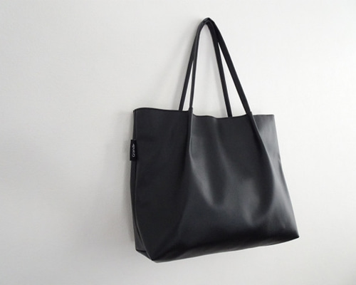 【超美品】LHP 大容量 トートバッグ　PUレザー　ブラック セール】PUレザースクエア大容量トートバッグ（トートバッグ