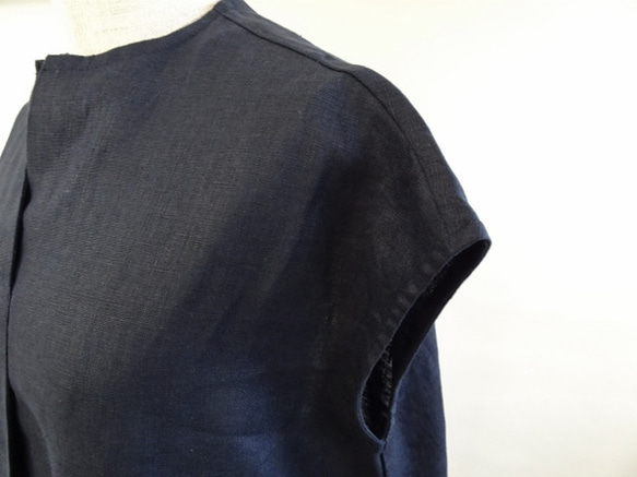 亞麻開衩領寬鬆連衣裙&lt;黑色&gt; 第4張的照片