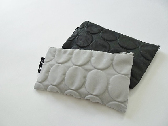 超輕氣泡膜圓點 sacoche + 可用作分隔物的小袋套裝&lt;淺灰色&gt; 第7張的照片