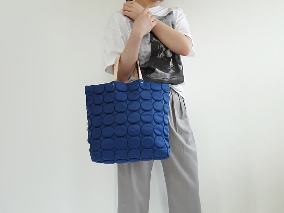 皮革手把小圓點手提包<B/L> 第2張的照片