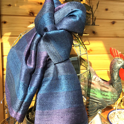 手紡ぎ手織りシルクのラオスカーフ 3枚目の画像