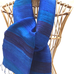 手紡ぎ手織りシルクのラオスカーフ 2枚目の画像