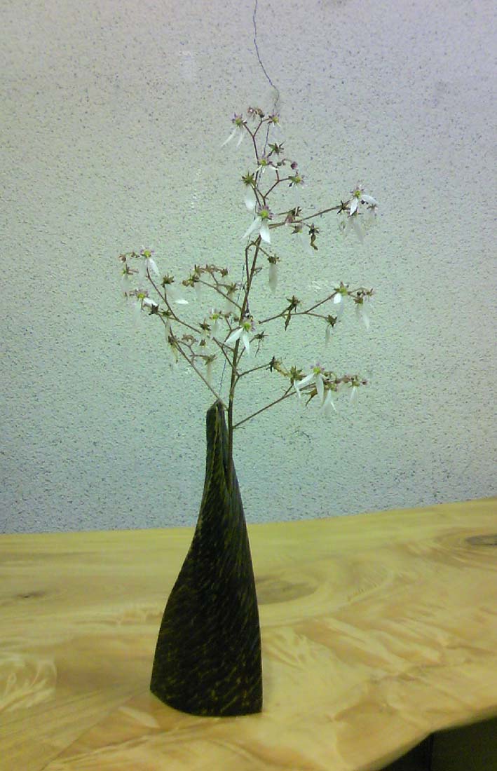 拭き漆ねじれ一輪挿し