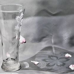 桜の散りばめグラス 3枚目の画像