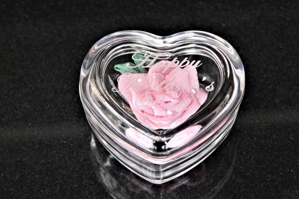 母の日につまみ細工のピンクのバラのブローチ☆ガラスハートの入れ物に感謝のメッセージを入れて 4枚目の画像