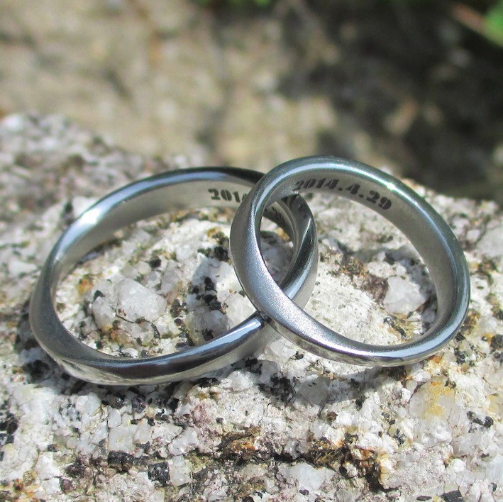 【金属アレルギー対応】メビウスの輪・金属アレルギーにならないハフニウムの結婚指輪