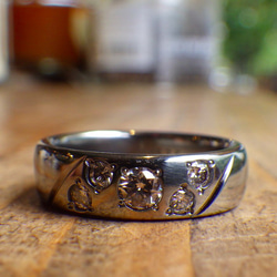 金属アレルギーの彼女のための婚約指輪 2枚目の画像