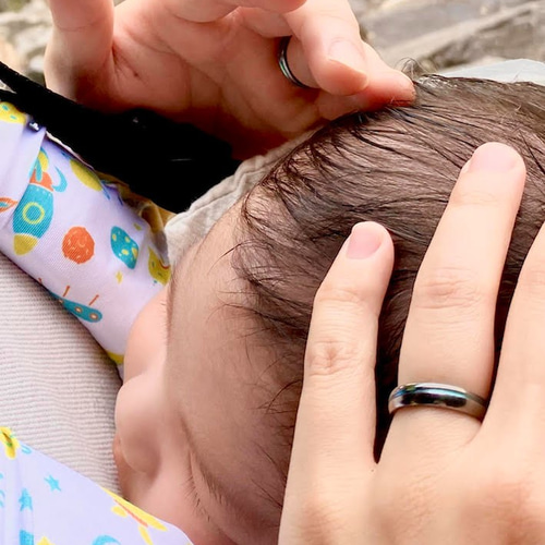 金属アレルギー対応】 タンタルの艶やかなブラックと、ブルー