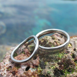 アトピーでも安心！シンプルなハフニウムの結婚指輪 1枚目の画像
