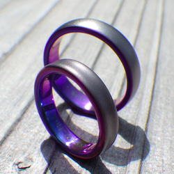 【金属アレルギー対応】タンタルの黒とジルコニウムの美しい発色が絶妙の結婚指輪 2枚目の画像