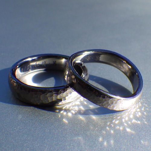 金属アレルギー対応】 鎚目仕上げが美しいタンタルの結婚指輪