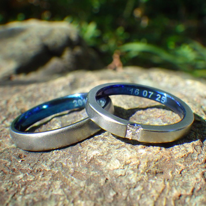 第1位獲得！】 【金属アレルギーフリー】ハフニウムのロイヤルブルー