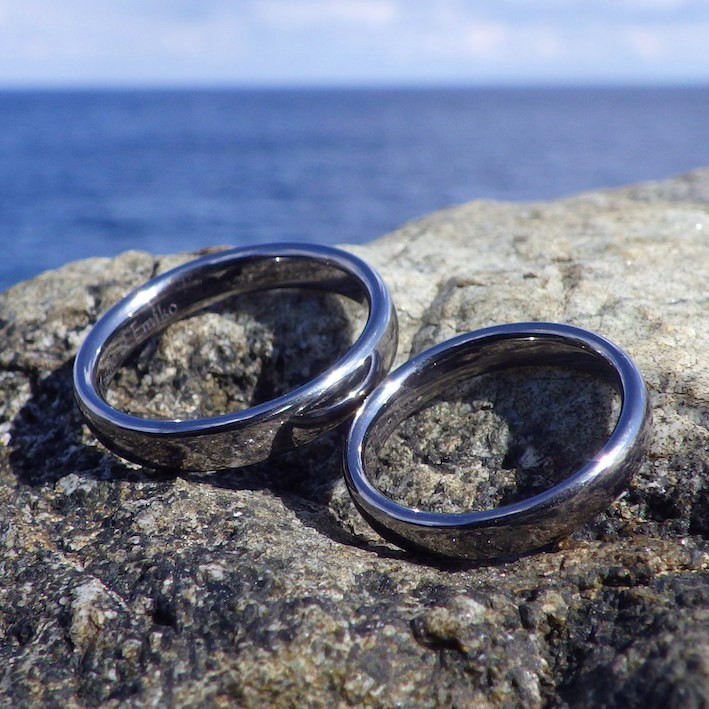 【金属アレルギーフリー】何百本と削り出して研ぎ澄まされたデザイン・タンタルの結婚指輪