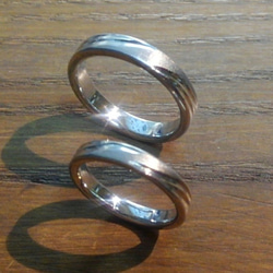 【金属アレルギーにならない結婚指輪】波と海岸線のフォルムをデザインに・ハフニウムの結婚指輪 3枚目の画像