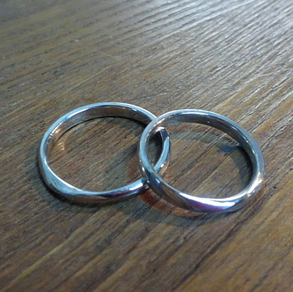 【金属アレルギーにならない結婚指輪】絶妙フィッティングのオーダーメイド・ハフニウムの結婚指輪 3枚目の画像
